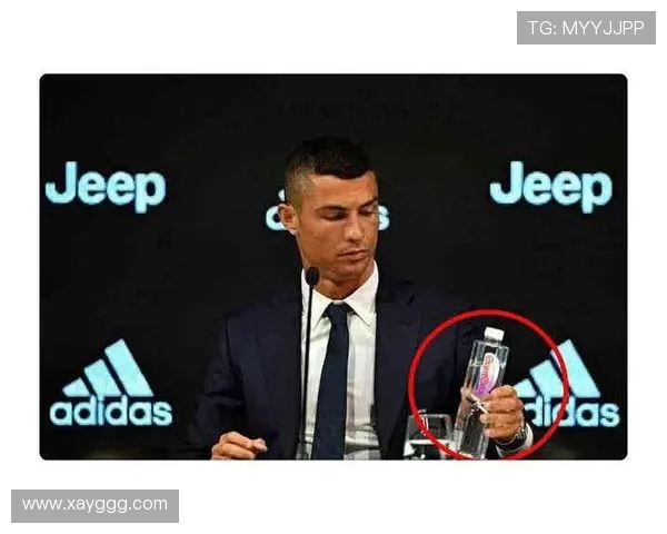 C罗家冰箱里塞满蛋白粉，连矿泉水都要冰镇三小时