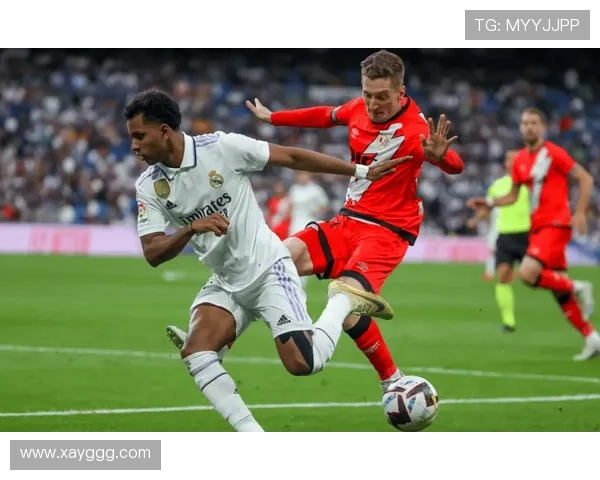 皇马中场断球后攻防转换失序，节奏失控问题逐步反映至比赛走势