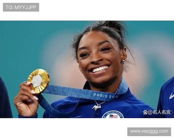 西蒙·拜尔斯家的冰箱里塞满了蛋白粉，连果汁都得按克称着喝